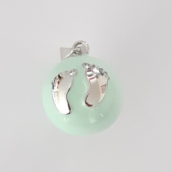 Geëmailleerde zwangerschapsketting met babyvoetjes