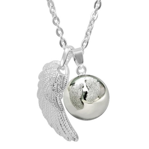 Verzilverde zwangerschapsbola met ketting babyvoetjes + vleugel
