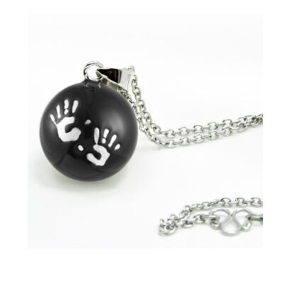 Zwarte zwangerschapsketting met verzilverde handjes