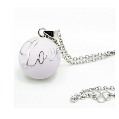 Witte zwangerschapsketting met verzilverde letters "Love"